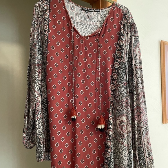 Tolani bohemian style peasant top with ties and tassels - Picture 2 of 6